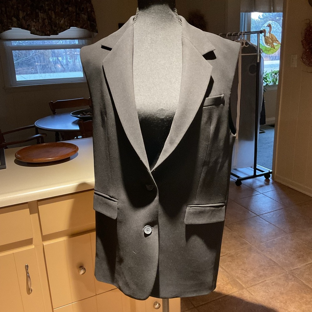 Womens sleeveless Black Blazer